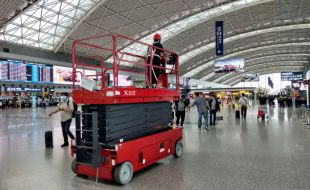 中國自行式高空作業(yè)升降平臺市場(chǎng)主流機型的“后浪”-品牌廠(chǎng)家迅特